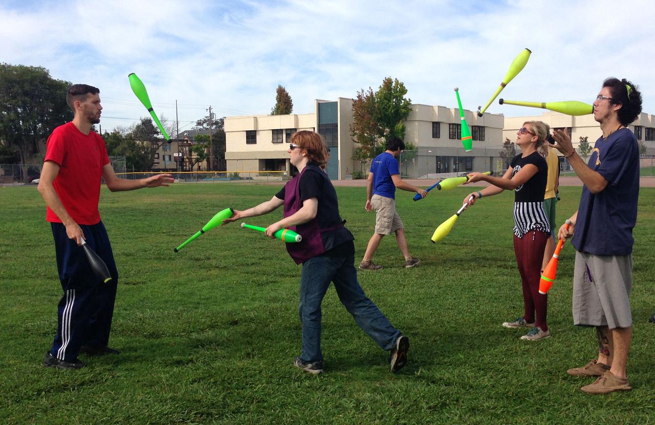 outdoor-juggling